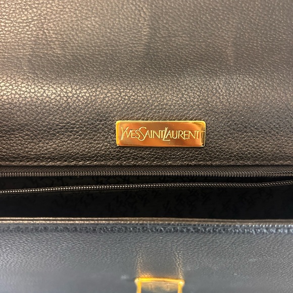 Elegant Black Crossbody with Gold Details - Picture 7 of 9